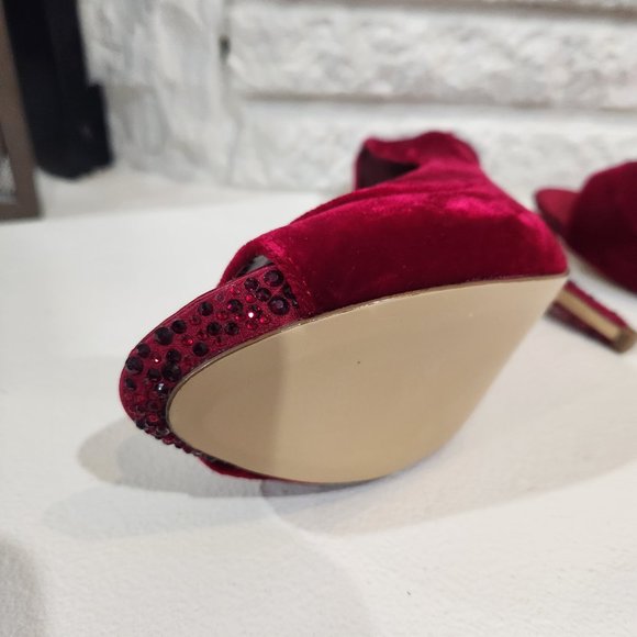 Red Velvet jeweled heels - Picture 4 of 5